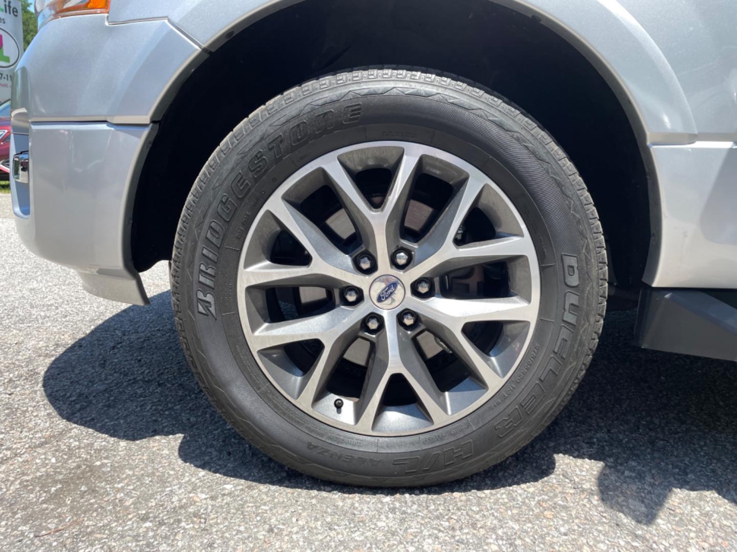 2016 SILVER FORD EXPEDITION XLT (1FMJU1HT5GE) with an 3.5L engine, Automatic transmission, located at 5103 Dorchester Rd., Charleston, SC, 29418-5607, (843) 767-1122, 36.245171, -115.228050 - Leather, Sunroof, CD/AUX/Sat/Bluetooth, Backup Camera, Power Everything (windows, locks, seats, mirrors), Power Liftgate, Rear Climate Control, Easy Fold Third Row, Keyless, Running Boards, Tow Package, Alloy Wheels. 149k miles Located at New Life Auto Sales! 2023 WINNER for Post & Courier's Charle - Photo#24